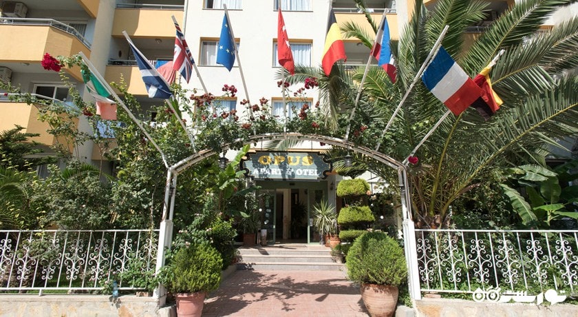 درب ورودی  هتل آپارتمان اوپس